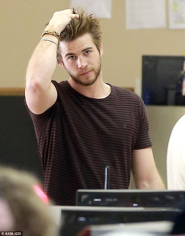 Liam Hemsworth stylish, hair with brown hair color pictures